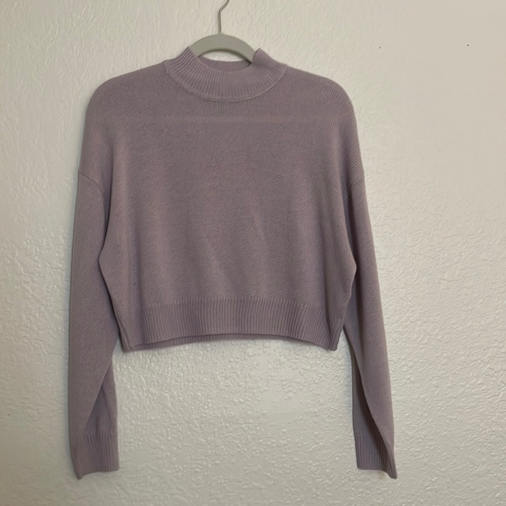 H&M small light purple cropped sweater